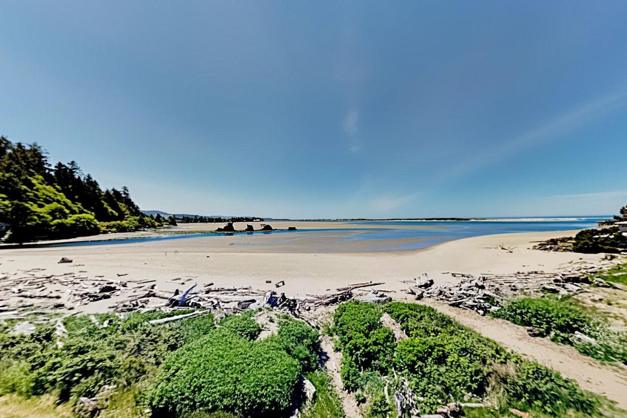 New Listing! Bay-View Beauty With Private Balcony Condo Lincoln City Exterior photo